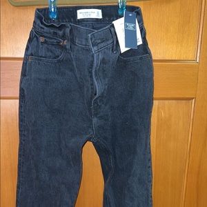 Brand New Abercrombie & Fitch 90’s Straight High Rise Jean